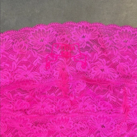 Poster Girl Ava Shorts in Harlot Pink - Picture 6 of 10